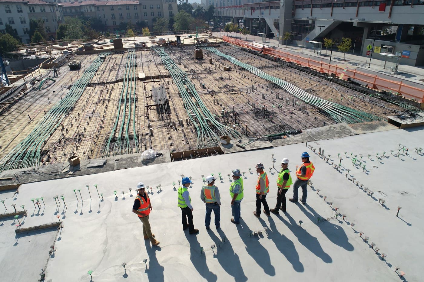 Equipe de engenharia em uma obra